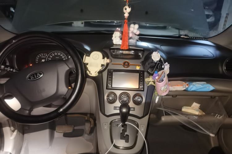 Used Kia Carens 2011 2.0L 5-Seater Automatic Comfort Edition Center Console