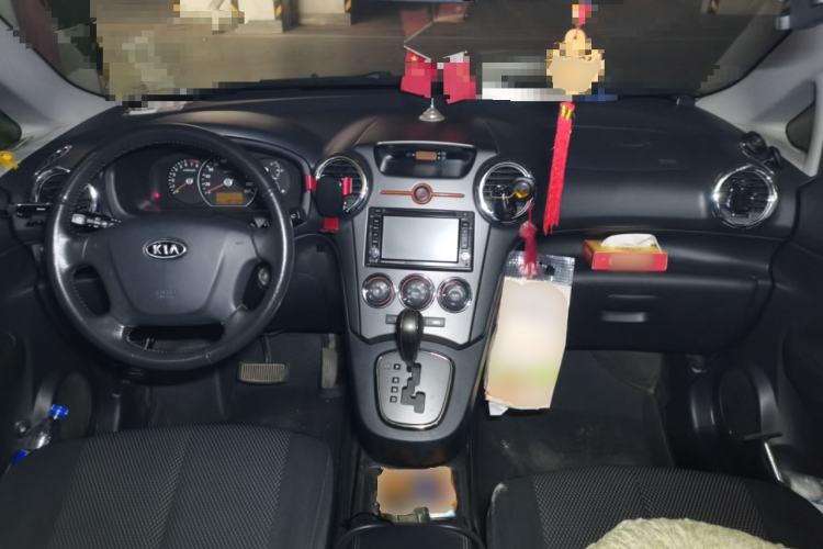 Used Kia Carens 2011 2.0L 7-Seater Automatic Standard Edition Center Console