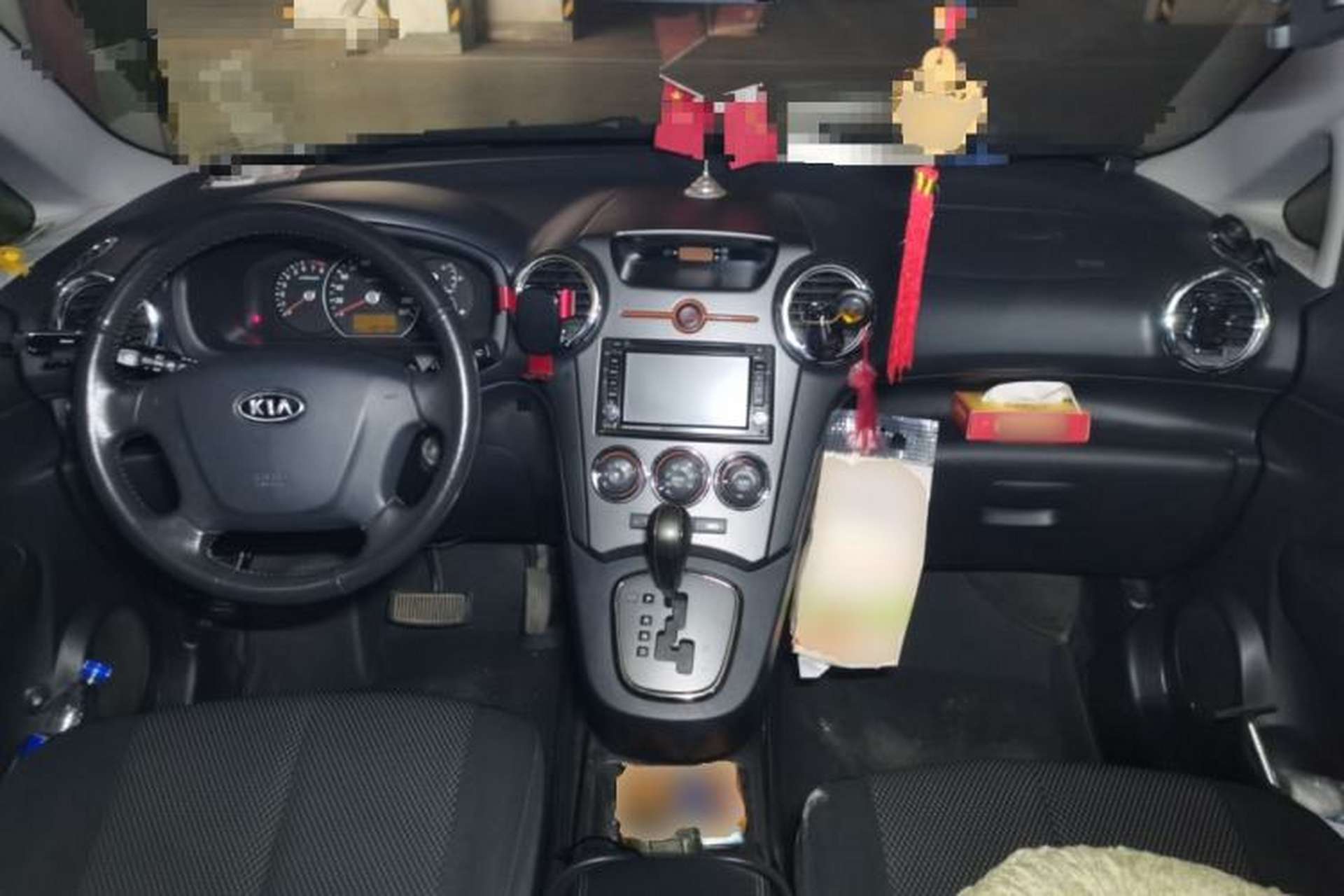 Used Kia Carens 2011 2.0L 7-Seater Automatic Standard Edition Center Console