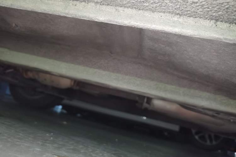 Used Kia Carens 2011 2.0L 7-Seater Automatic Standard Edition Chassis Front Left