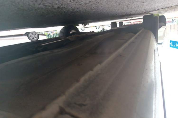 Used Kia Carens 2011 1.6L 5-Seater Manual Comfort Edition Chassis Front Right