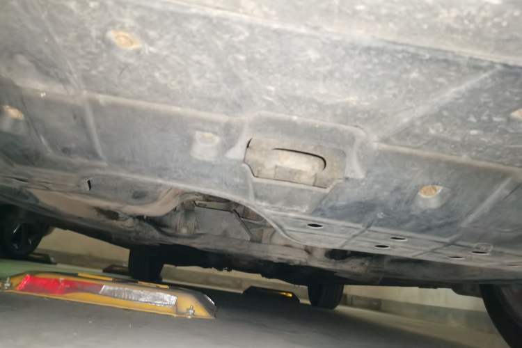Used Kia Carens 2011 2.0L 7-Seater Automatic Standard Edition Chassis Front