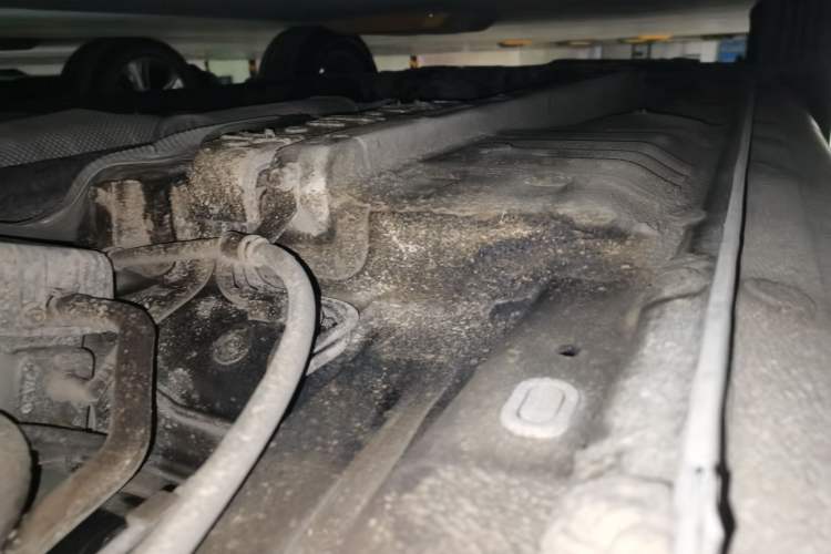 Used Kia Carens 2011 2.0L 7-Seater Automatic Standard Edition Chassis Rear Left