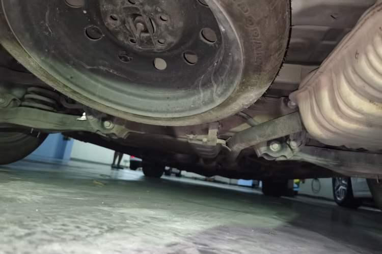 Used Kia Carens 2011 2.0L 7-Seater Automatic Standard Edition Chassis Rear