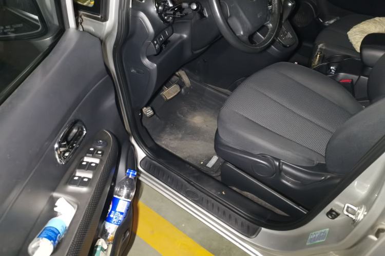 Used Kia Carens 2011 2.0L 7-Seater Automatic Standard Edition Driver Seat