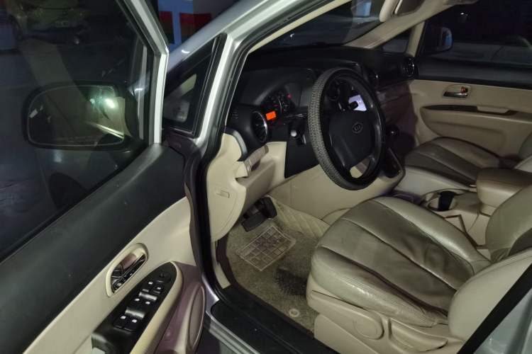 Used Kia Carens 2011 2.0L 7-Seater Automatic Standard Edition Driver Seat