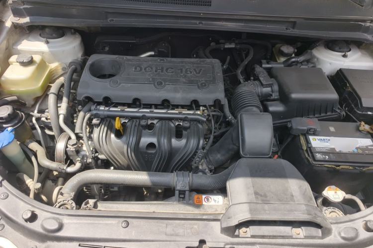 Used Kia Carens 2011 2.0L 7-Seater Automatic Standard Edition Engine Bay