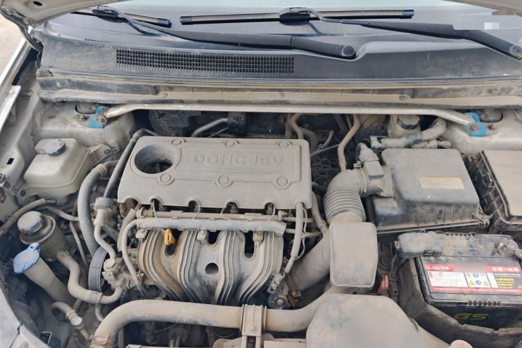 Used Kia Carens 2011 2.0L 7-Seater Automatic Comfort Edition Engine Bay