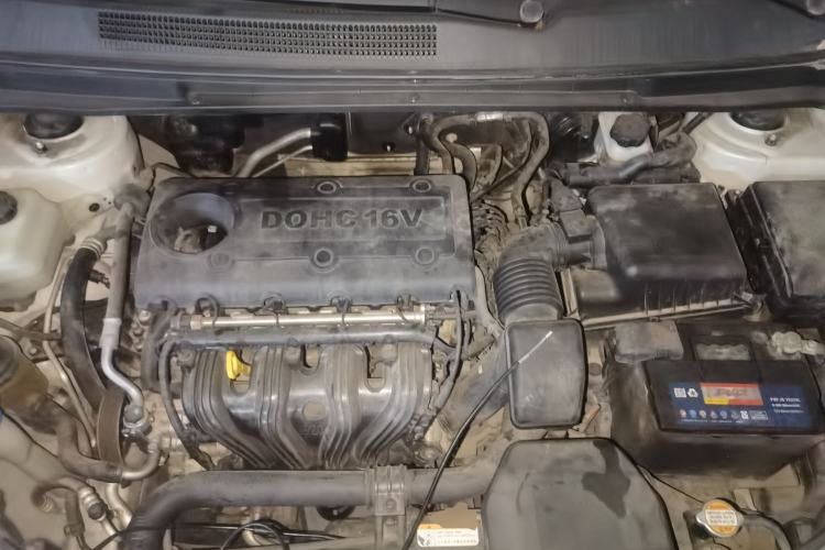 Used Kia Carens 2011 2.0L 5-Seater Automatic Comfort Edition Engine Bay