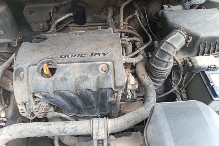 Used Kia Carens 2011 1.6L 5-Seater Manual Comfort Edition Engine Bay