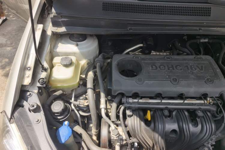 Used Kia Carens 2011 2.0L 7-Seater Automatic Standard Edition Engine Bay Right