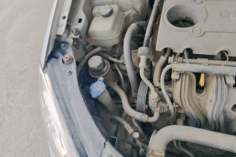 Used Kia Carens 2011 2.0L 7-Seater Automatic Comfort Edition Engine Bay Right