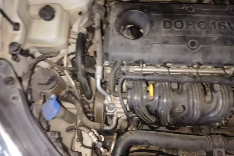 Used Kia Carens 2011 2.0L 5-Seater Automatic Comfort Edition Engine Bay Right