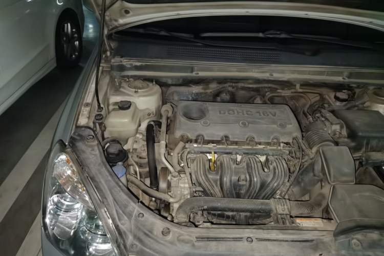 Used Kia Carens 2011 2.0L 7-Seater Automatic Standard Edition Engine Bay Right