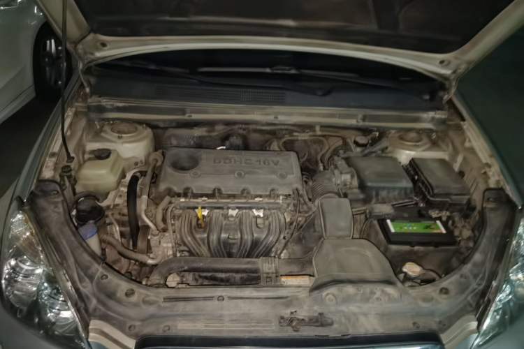 Used Kia Carens 2011 2.0L 7-Seater Automatic Standard Edition Engine Bay