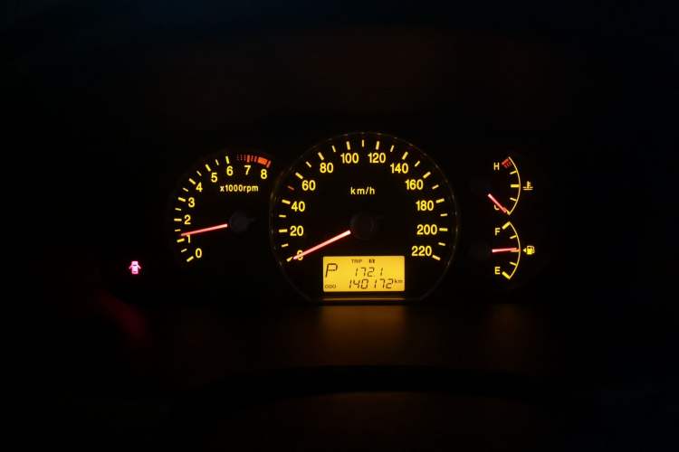 Used Kia Carens 2011 2.0L 7-Seater Automatic Standard Edition Instrument Cluster