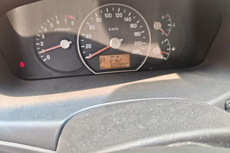 Used Kia Carens 2011 2.0L 7-Seater Automatic Standard Edition Odometer Close Up