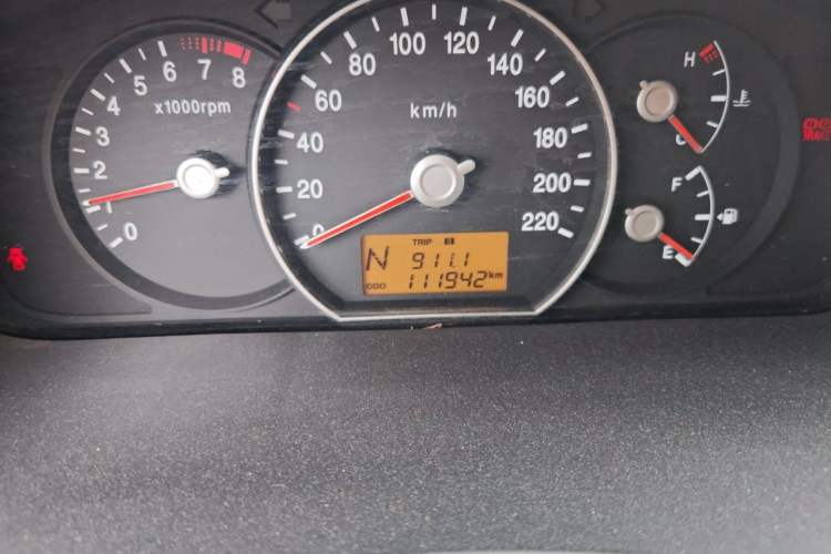 Used Kia Carens 2011 2.0L 7-Seater Automatic Comfort Edition Odometer Close Up