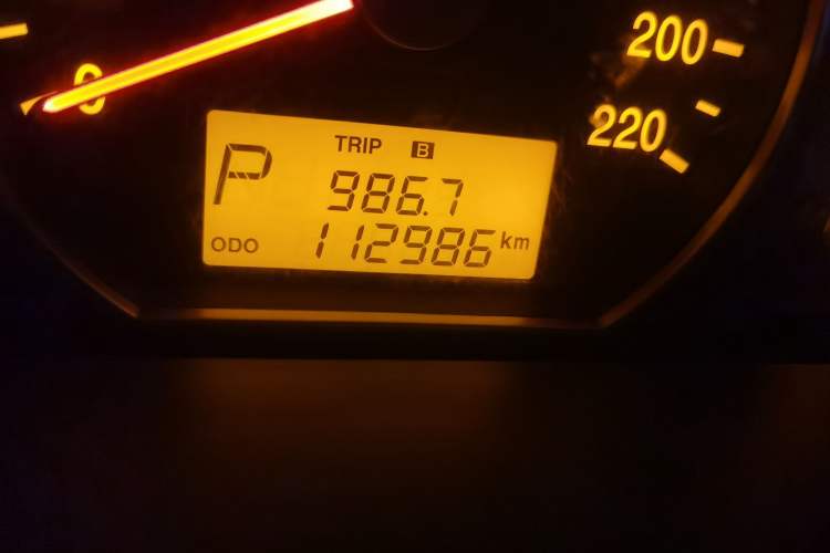 Used Kia Carens 2011 2.0L 5-Seater Automatic Comfort Edition Odometer Close Up