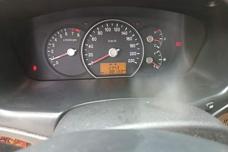 Used Kia Carens 2011 1.6L 5-Seater Manual Comfort Edition Odometer Close Up