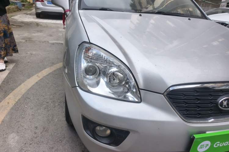 Used Kia Carens 2011 2.0L 7-Seater Automatic Standard Edition Right Front Headlight