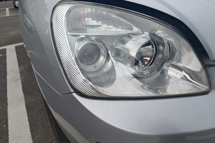 Used Kia Carens 2011 2.0L 7-Seater Automatic Comfort Edition Right Front Headlight