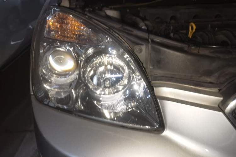 Used Kia Carens 2011 2.0L 5-Seater Automatic Comfort Edition Right Front Headlight