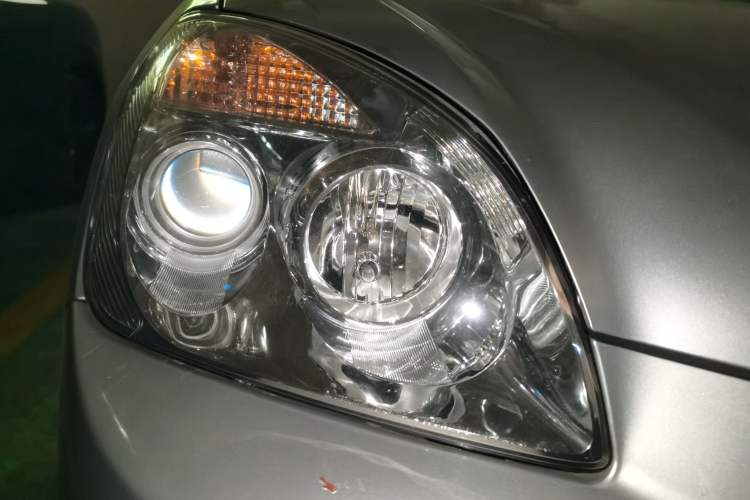 Used Kia Carens 2011 2.0L 7-Seater Automatic Standard Edition Right Front Headlight