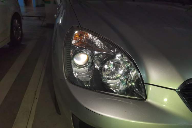 Used Kia Carens 2011 2.0L 7-Seater Automatic Standard Edition Right Front Headlight