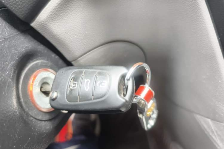 Used Kia Carens 2011 2.0L 7-Seater Automatic Standard Edition Vehicle Key