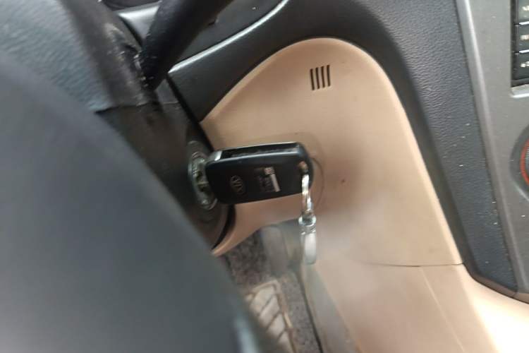 Used Kia Carens 2011 1.6L 5-Seater Manual Comfort Edition Vehicle Key