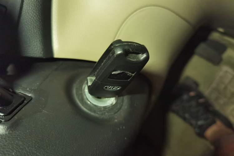 Used Kia Carens 2011 2.0L 7-Seater Automatic Standard Edition Vehicle Key