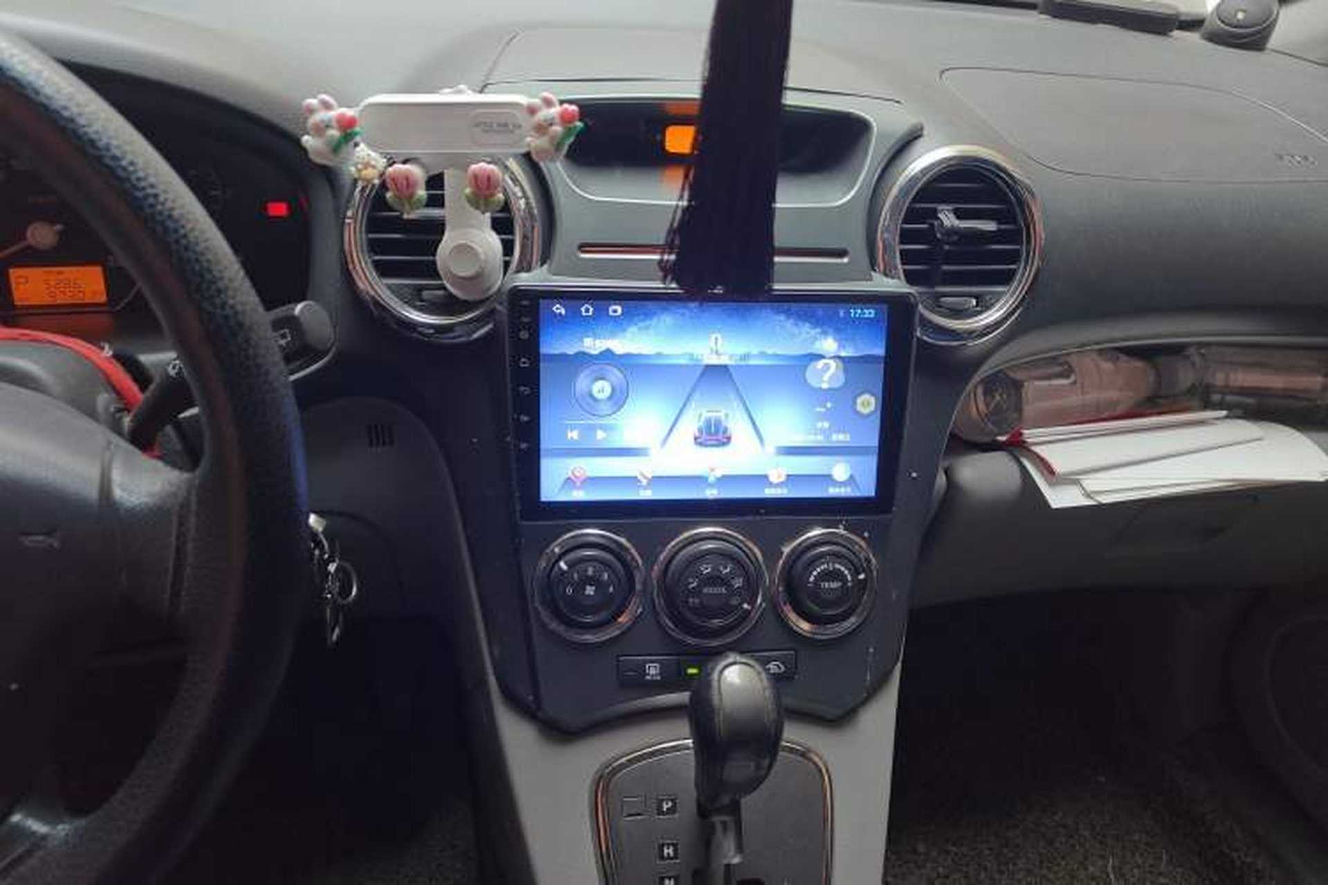 Used Kia Carens 2011 2.0L 7-Seater Automatic Standard Edition Audio And AC Panel