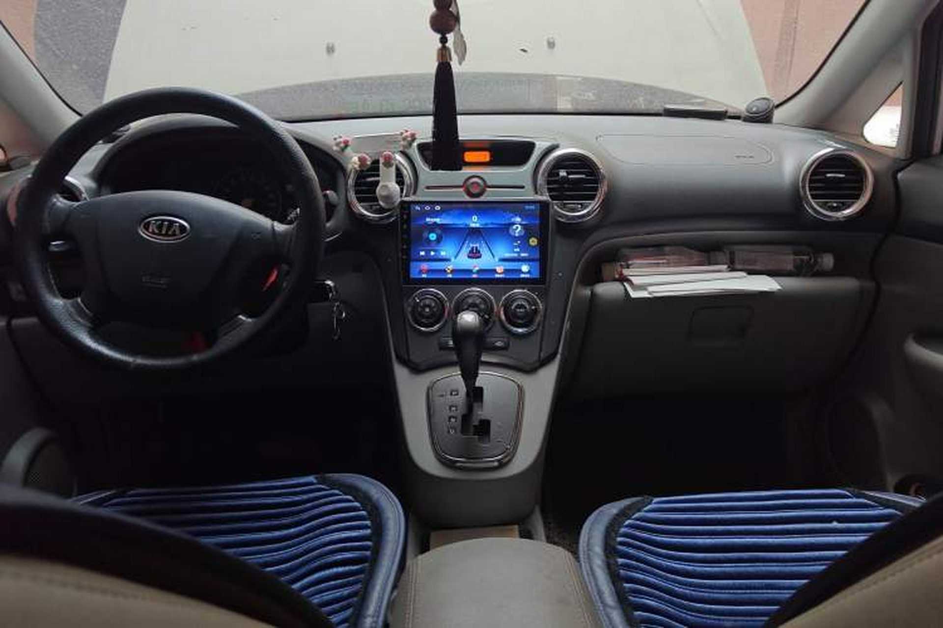 Used Kia Carens 2011 2.0L 7-Seater Automatic Standard Edition Center Console