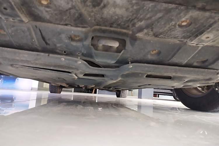 Used Kia Carens 2011 2.0L 5-Seater Automatic Comfort Edition Chassis Front