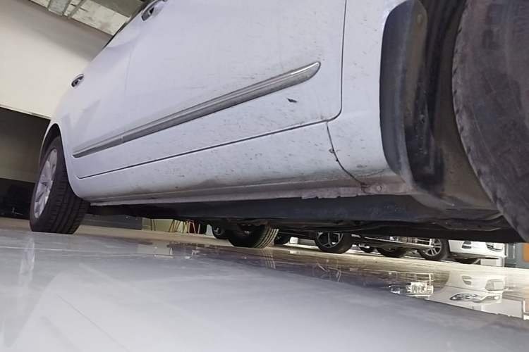 Used Kia Carens 2011 2.0L 5-Seater Automatic Comfort Edition Chassis Front Right
