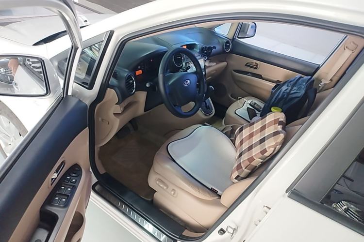 Used Kia Carens 2011 2.0L 5-Seater Automatic Comfort Edition Driver Seat