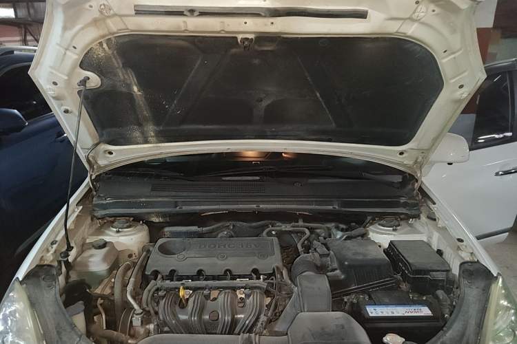 Used Kia Carens 2011 2.0L 5-Seater Automatic Comfort Edition Engine Bay