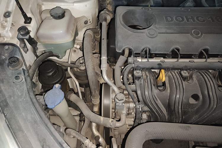 Used Kia Carens 2011 2.0L 5-Seater Automatic Comfort Edition Engine Bay Right