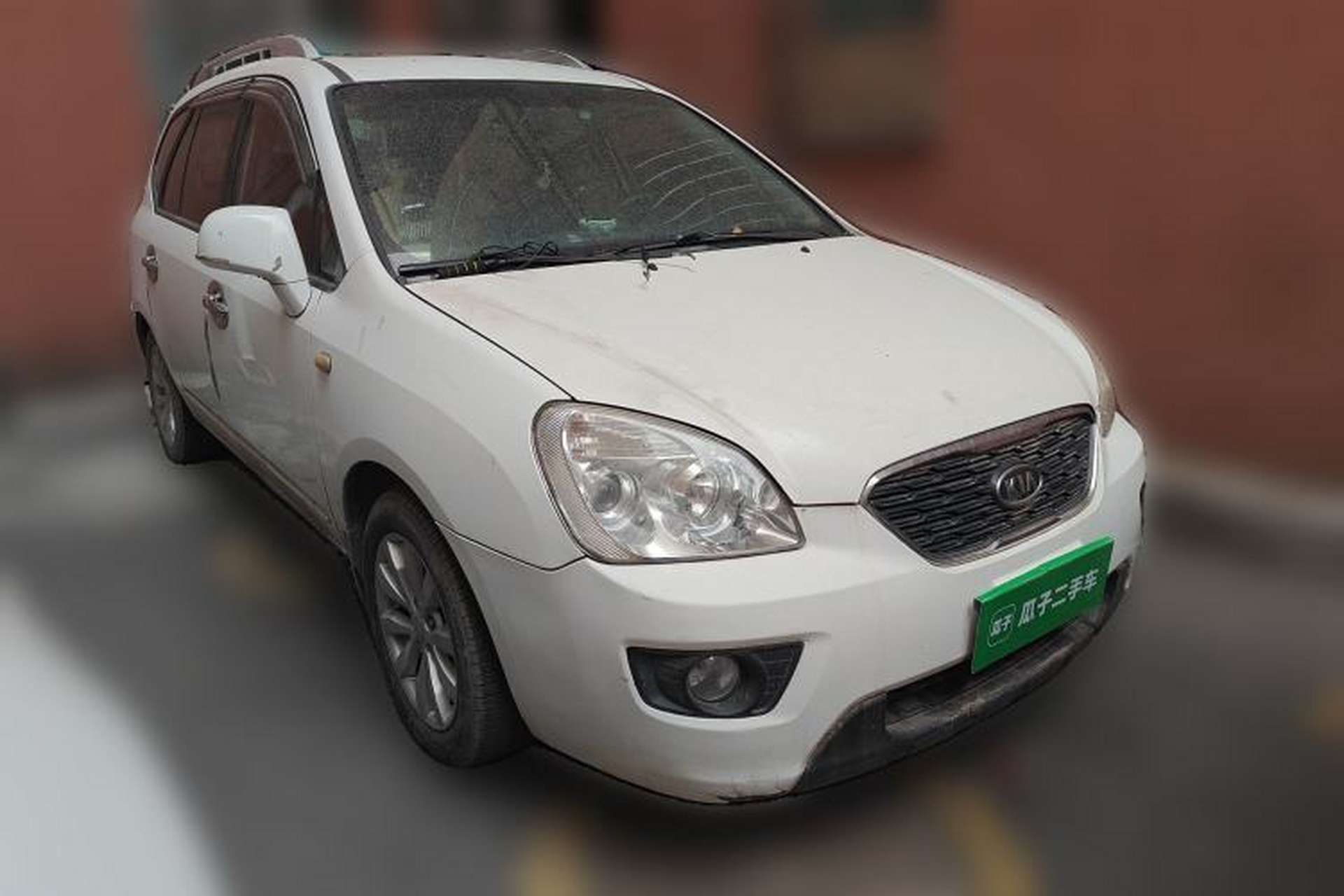Used Kia Carens 2011 2.0L 7-Seater Automatic Standard Edition Front Right 45 Deg