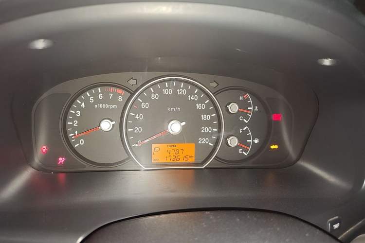 Used Kia Carens 2011 2.0L 5-Seater Automatic Comfort Edition Instrument Cluster