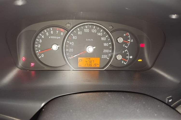 Used Kia Carens 2011 2.0L 5-Seater Automatic Comfort Edition Odometer Close Up
