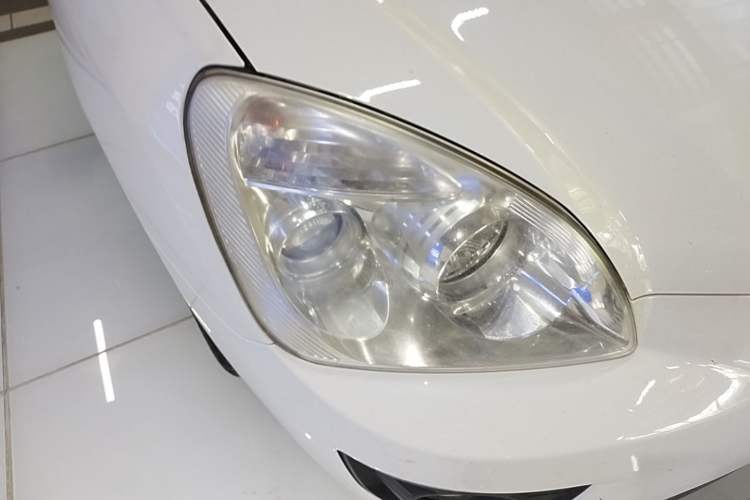 Used Kia Carens 2011 2.0L 5-Seater Automatic Comfort Edition Right Front Headlight