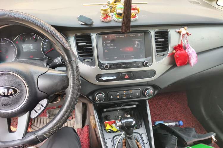 Used Kia Carens 2013 2.0L 5-Seater Automatic Standard Version China IV Standard Audio And AC Panel