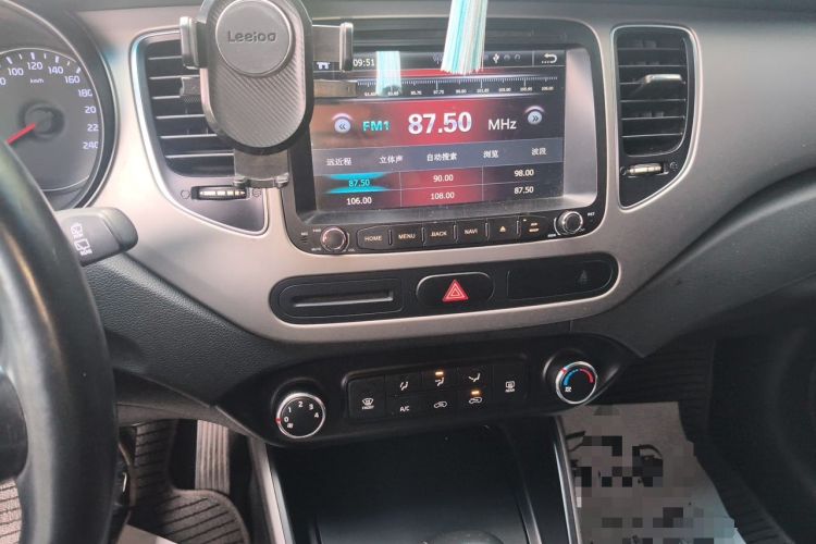 Used Kia Carens 2013 2.0L 5-Seater Automatic Standard Version China IV Standard Audio And AC Panel