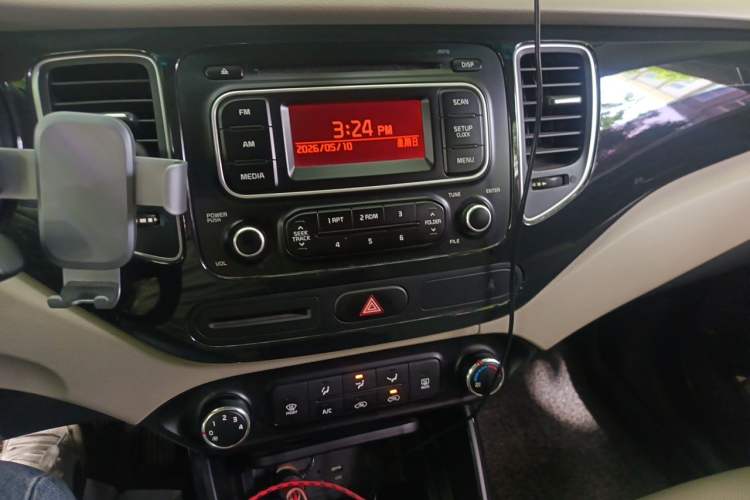 Used Kia Carens 2013 2.0L 7-Seater Automatic Comfort Edition China IV Standard Audio And AC Panel