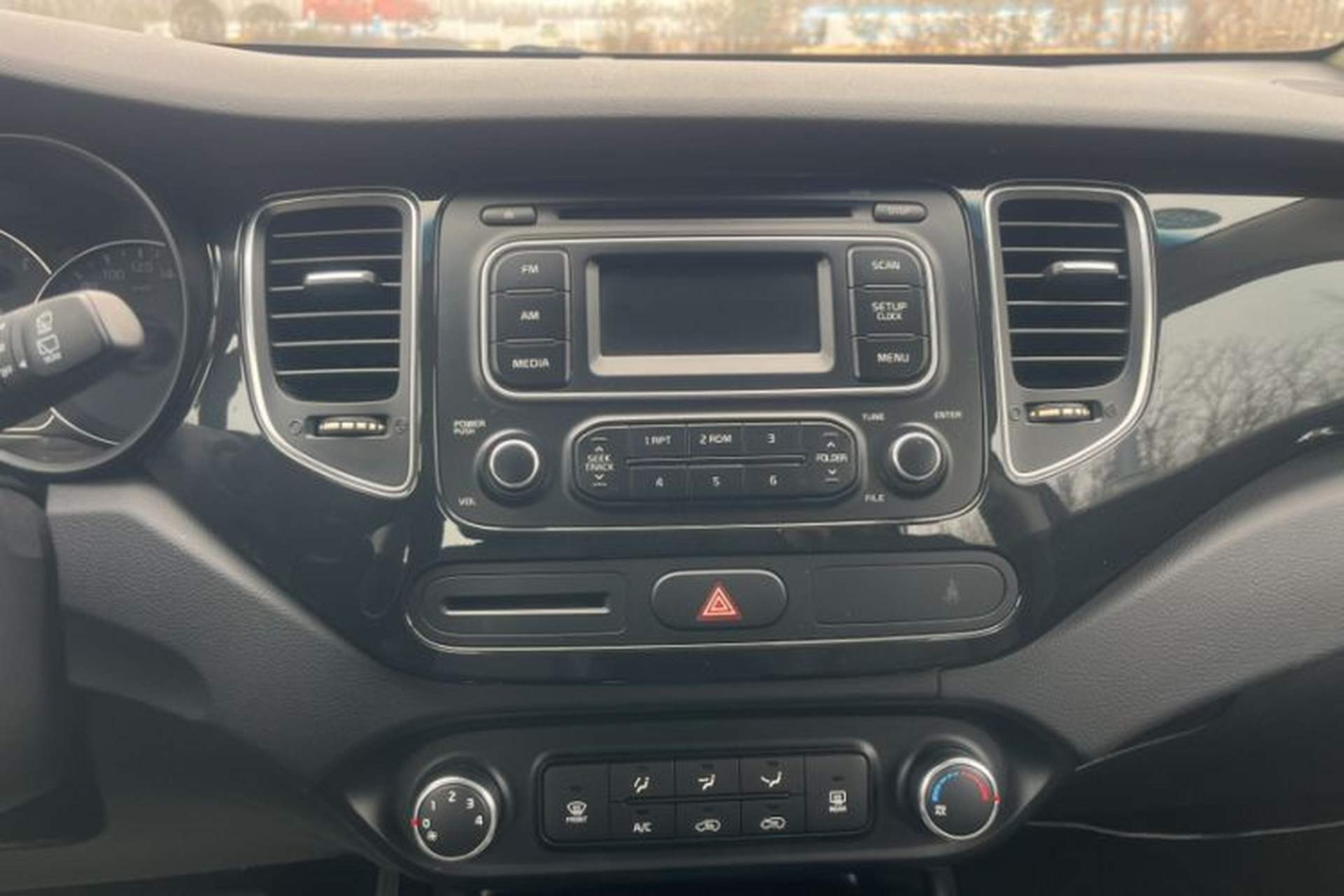 Used Kia Carens 2013 2.0L 7-Seater Automatic Comfort Edition China IV Standard Audio And AC Panel