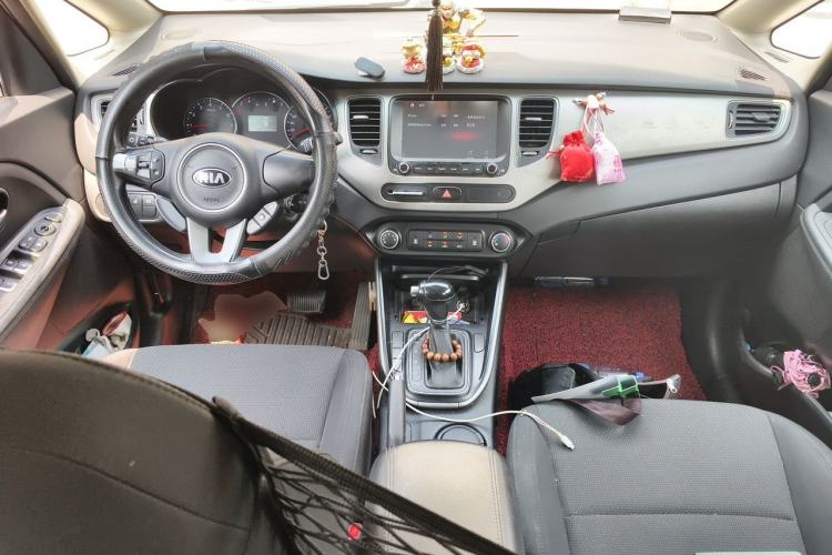 Used Kia Carens 2013 2.0L 5-Seater Automatic Standard Version China IV Standard Center Console