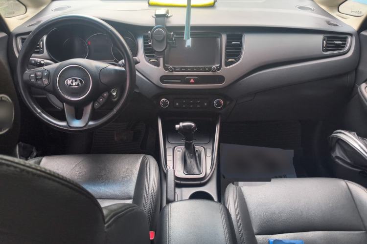 Used Kia Carens 2013 2.0L 5-Seater Automatic Standard Version China IV Standard Center Console