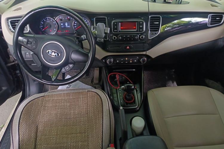 Used Kia Carens 2013 2.0L 7-Seater Automatic Comfort Edition China IV Standard Center Console